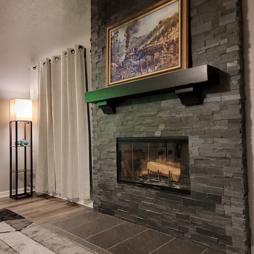 Spacious 5-bedroom house in Charming Mesa with Sparkling Heated Pool