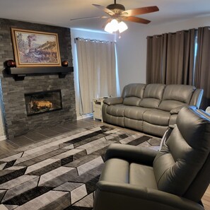 Téléviseur connecté, foyer, livres