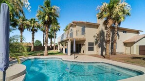 A residential property with a swimming pool, palm trees, and a two-story building. - Spacious 5-bedroom house in Charming Mesa with Sparkling Heated Pool (Mesa)