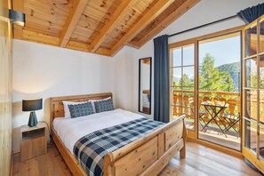 4 bedrooms, free WiFi, bed sheets - Chalet Belle Vue – Alpine Charm with a View to Remember (Riddes)