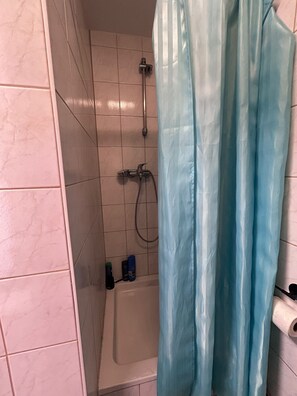 Håndklær og toalettpapir