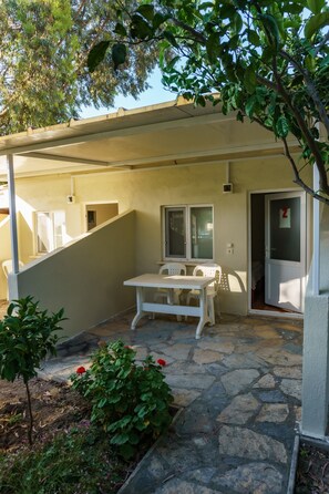 Standard Room, Garden View | Terrace/patio