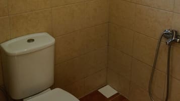 Standard Room, Garden View | Bathroom