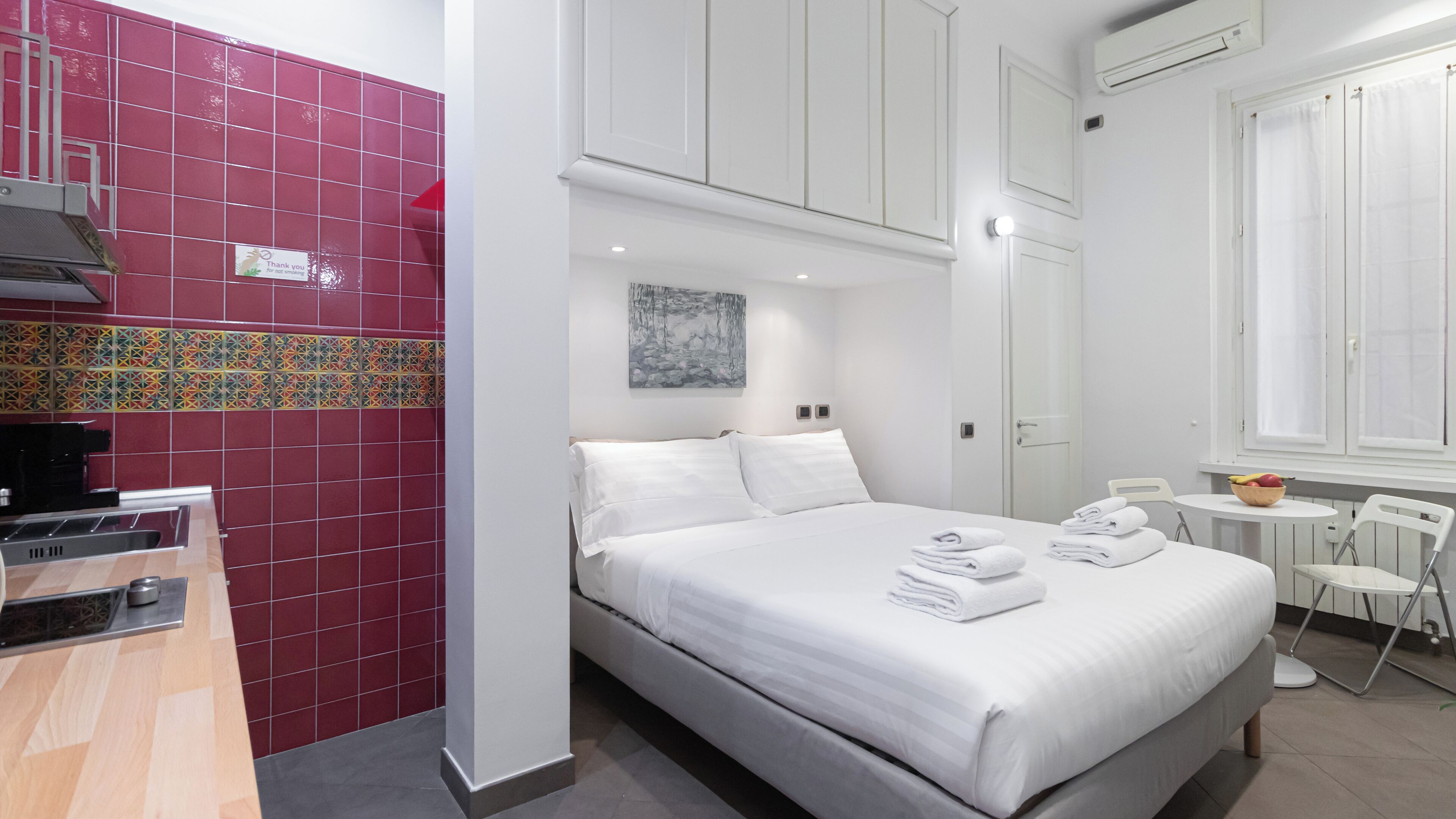 Iron/ironing board, free WiFi, bed sheets