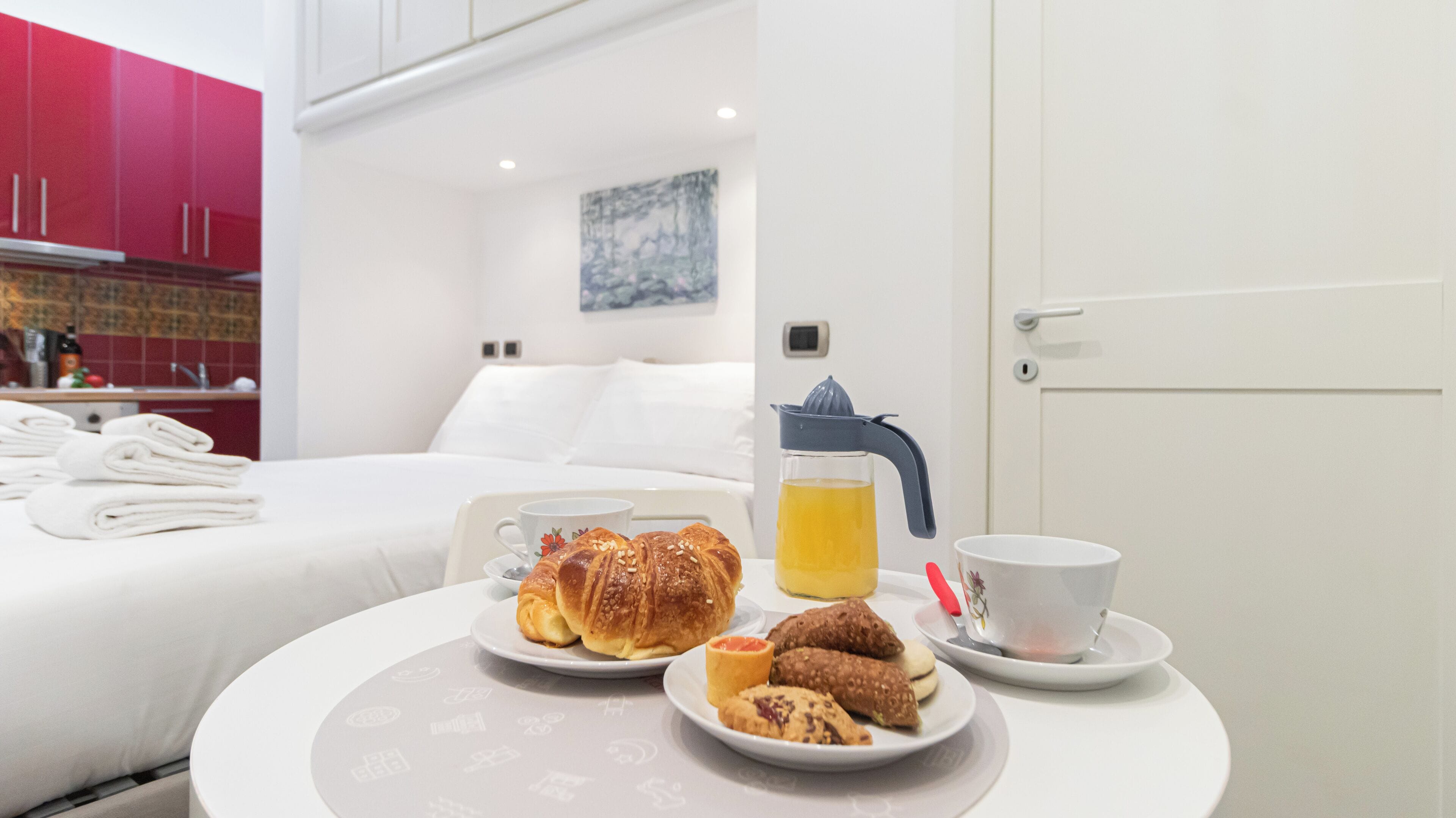 Iron/ironing board, free WiFi, bed sheets