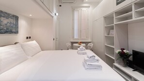 Iron/ironing board, free WiFi, bed sheets