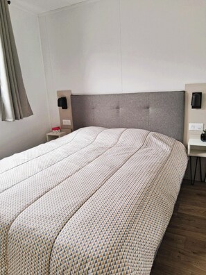 3 bedrooms, free WiFi, bed sheets, wheelchair access