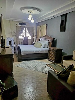 5 bedrooms, iron/ironing board, WiFi