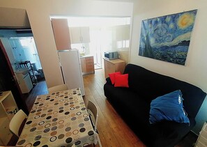 Smart TV - Casa do Pino 164724/AL Typical Portuguese house terrace in Faro city center. (Faro)