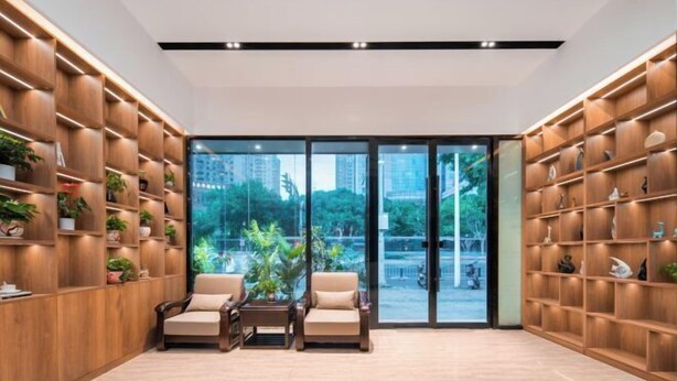 A modern interior with wooden shelving, a seating area, and a view through glass doors. - Yiting Four Seasons Hotel (Shanghai Lujiazui Pudian Road Subway Station) (Shanghai)