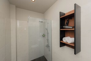 Deluxe Double Room | Bathroom | Slippers - Ivory Resort Dikwella (Dikwella)