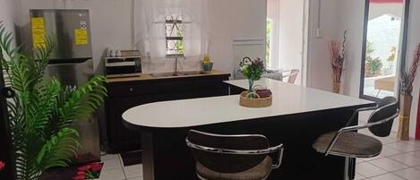 Micro-ondes, four, plaque de cuisson