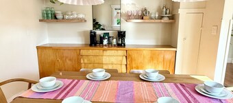 Birdy Bungalow-3BR, hot tub, near Olympic NP, AC, Wifi