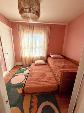 3 chambres, fer et planche à repasser, Wi-Fi, draps fournis