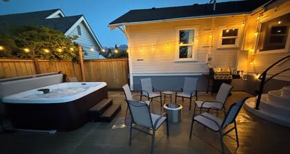 Birdy Bungalow-3BR, hot tub, near Olympic NP, AC, Wifi