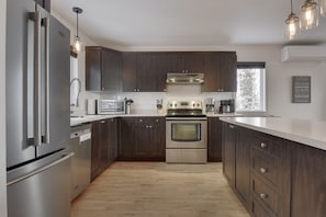 Micro-ondes, four, plaque de cuisson, lave-vaisselle