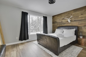 4 bedrooms, iron/ironing board, free WiFi, bed sheets - Cottage River View, Hot Tub, PS5 & Board Games (Petite-Rivière-Saint-François)