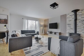 Een smart-tv en een open haard