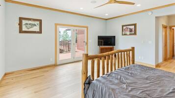 4 bedrooms, travel crib, WiFi, bed sheets