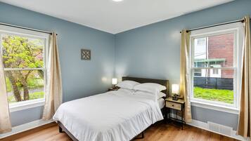 3 habitaciones, tabla de planchar con plancha, wifi y ropa de cama