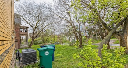 NEW! Cozy Upper Flat Minutes from Niagara Falls
