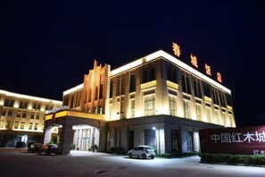 Hotel entrance with a modern architectural design and flat roof.