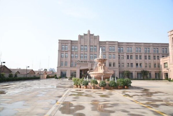 المنشأة من الخارج