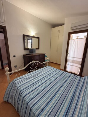 2 sovrum, strykjärn/strykbräda och sängkläder