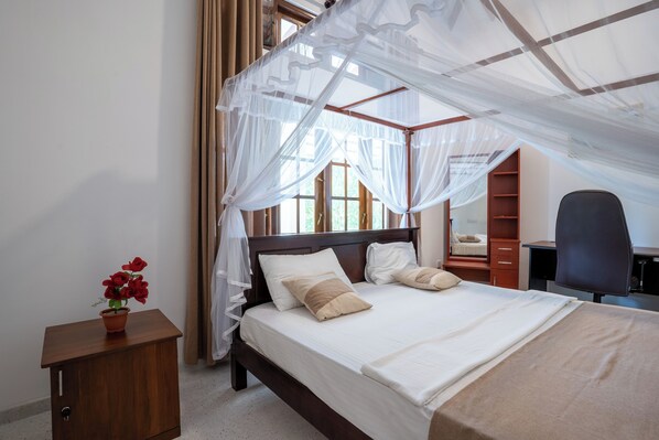 2 bedrooms, iron/ironing board, WiFi, bed sheets