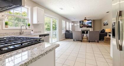 3-bedroom house in charming Lawrenceville with Game Room, Arcade, WiFi, AC.