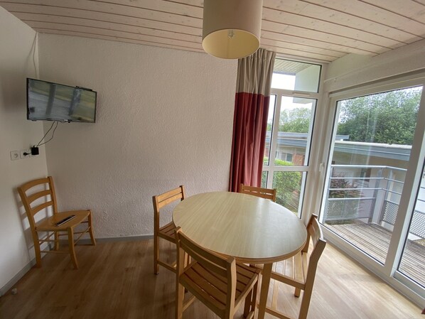 Apartment | Dining