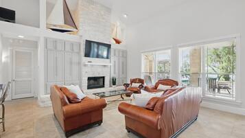 Smart-TV, Kamin, Tischfußball