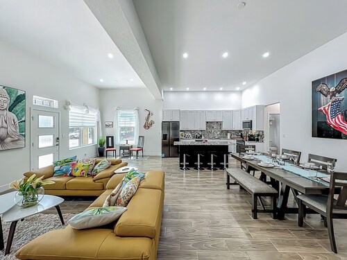 Amazing Walkability, Thornton Park suburb of Downtown Orlando walk to everything