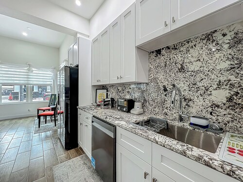 Amazing Walkability, Thornton Park suburb of Downtown Orlando walk to everything