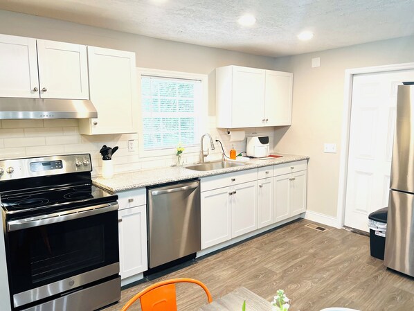 ميكروويف، فرن، موقد طهي مسطح، غسالة أطباق