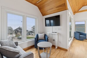 Smart TV, fireplace