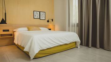 Tallelokero huoneessa, kannettavalle tietokoneelle sopiva työtila