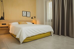 In-room safe, laptop workspace, soundproofing, free WiFi - Essentia Vita Comfy Suites (Thasos)