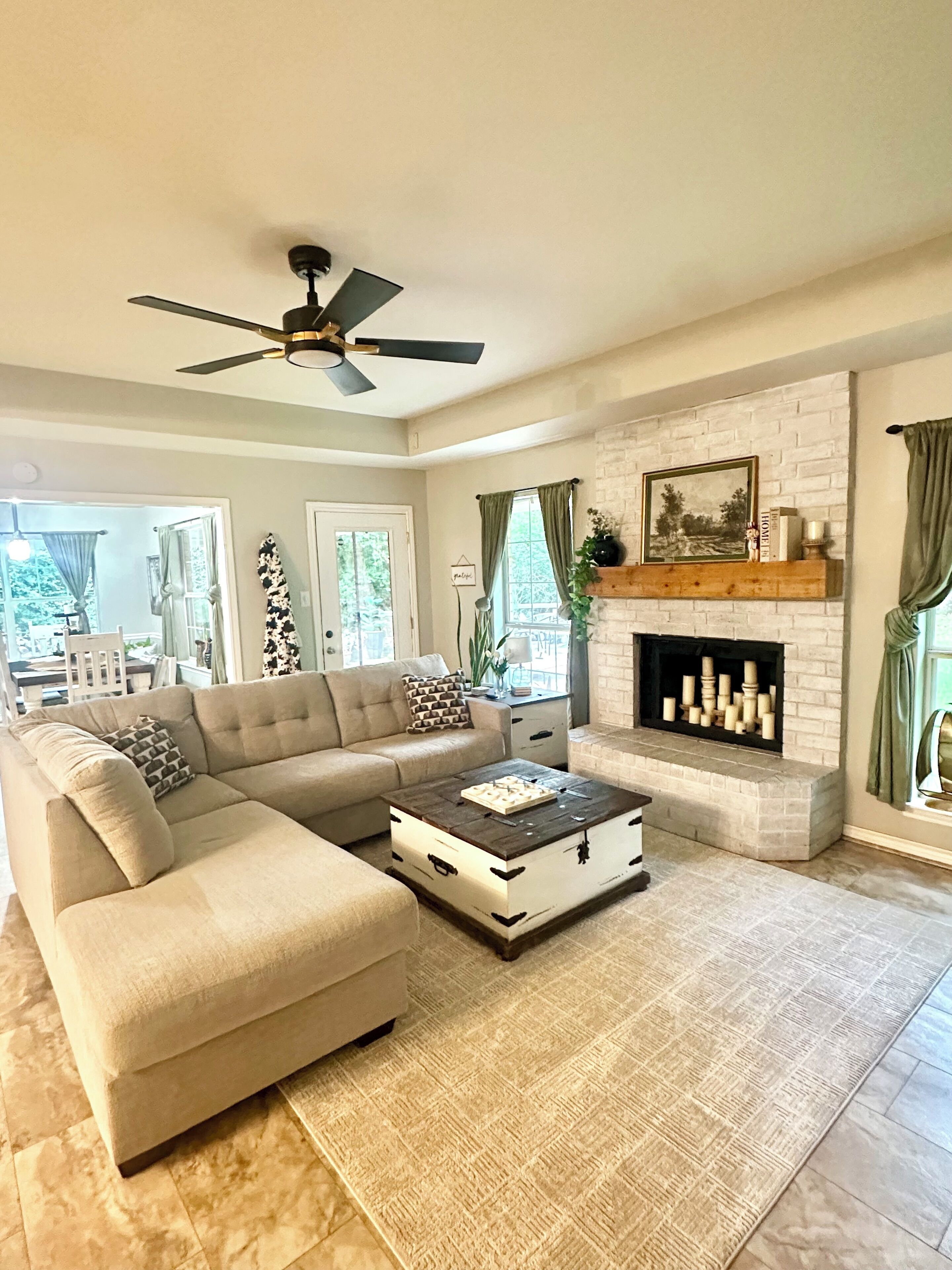 Smart-tv och eldstad