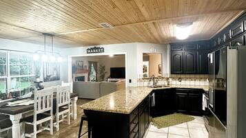 Micro-ondes, four, plaque de cuisson, lave-vaisselle