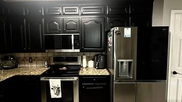 Micro-ondes, four, plaque de cuisson, lave-vaisselle