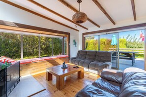 Casa luxo, 3 quartos, varanda, vista para o jardim | Wi-Fi de cortesia