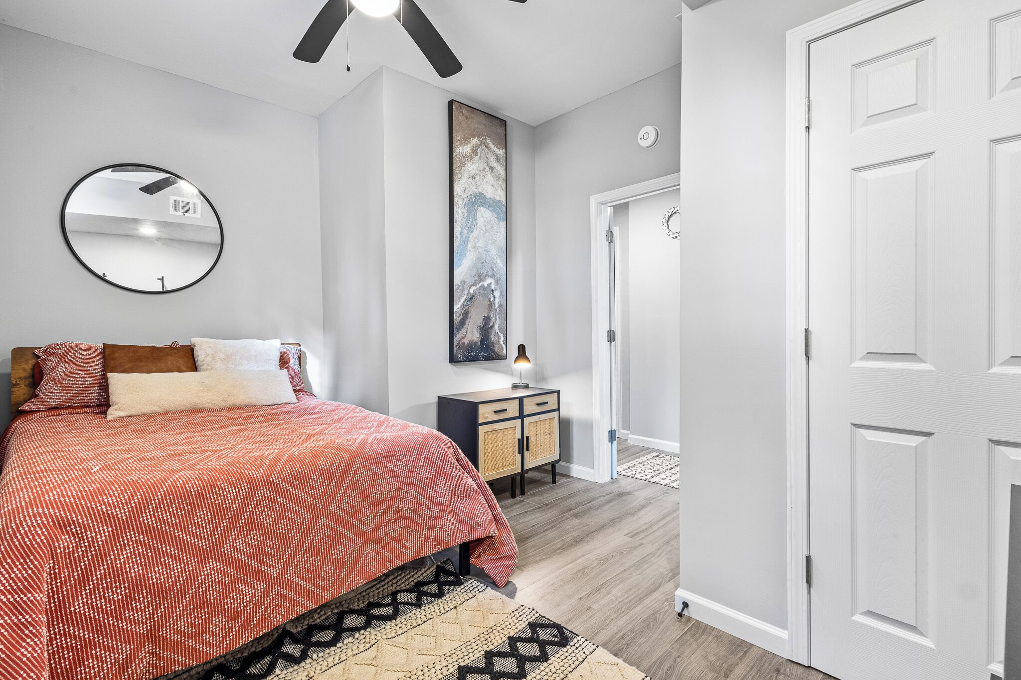 3 bedrooms, in-room safe, desk, free WiFi