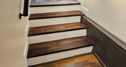 Scenic Serene Spacious Studio 65in Smart TV WiFi Sun Ticket Laundry Full Kitchen