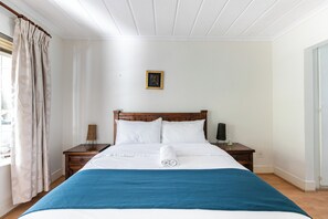 3 chambres, fer et planche à repasser, Wi-Fi, draps fournis