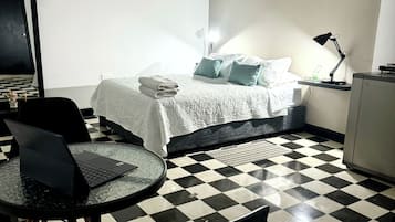 1 habitación, tabla de planchar con plancha, wifi y ropa de cama