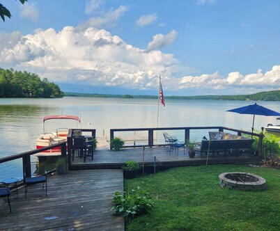 Charming 2-bedroom lakefront camp on Webber Pond