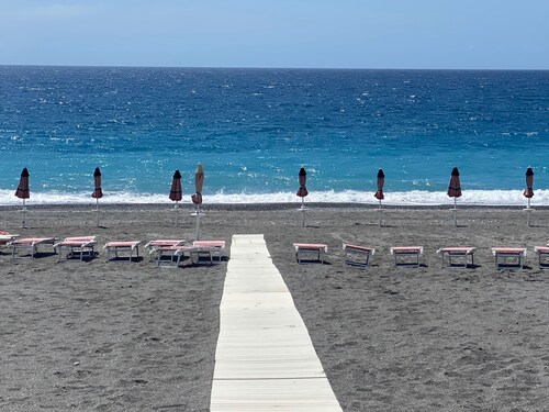 2bedroom Apartment 300m From Beach