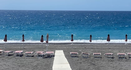 2bedroom Apartment 300m From Beach
