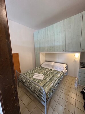 公寓 | 2 多间卧室、床单